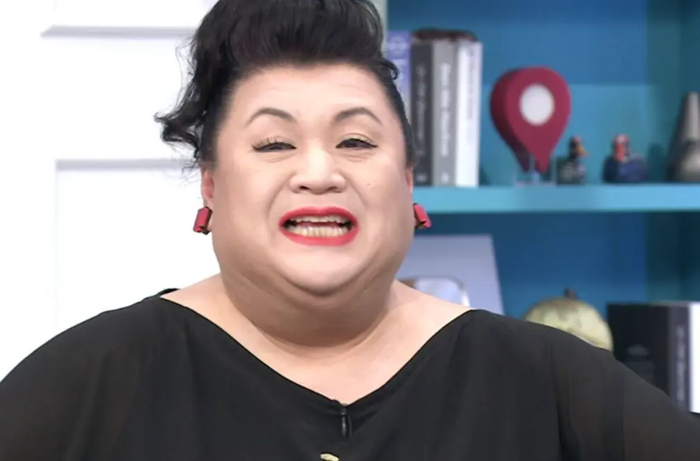 笑顔の女性