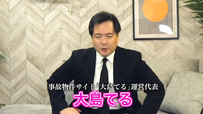 黒いスーツを着た男性