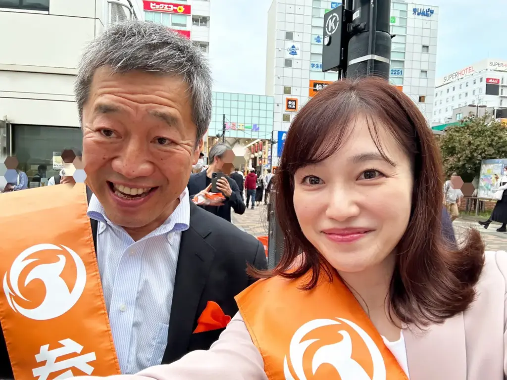 笑う男性と女性