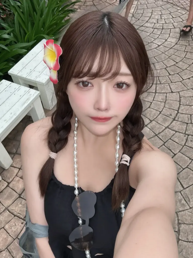 三つ編みの女性
