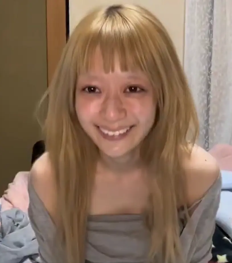 金髪の女性