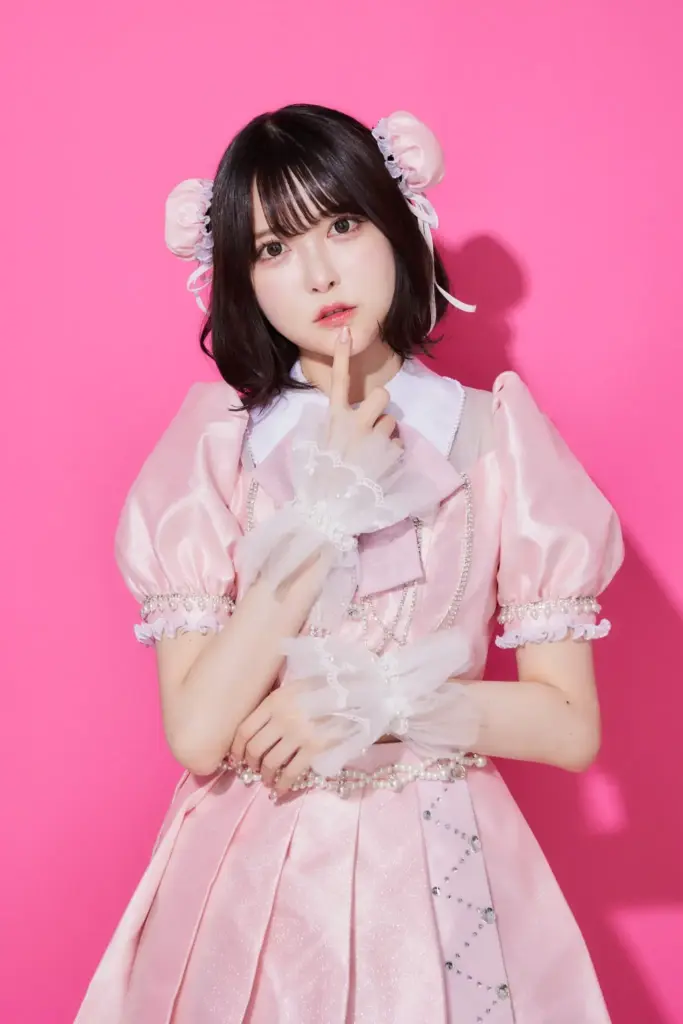 ピンクのドレスを着た少女