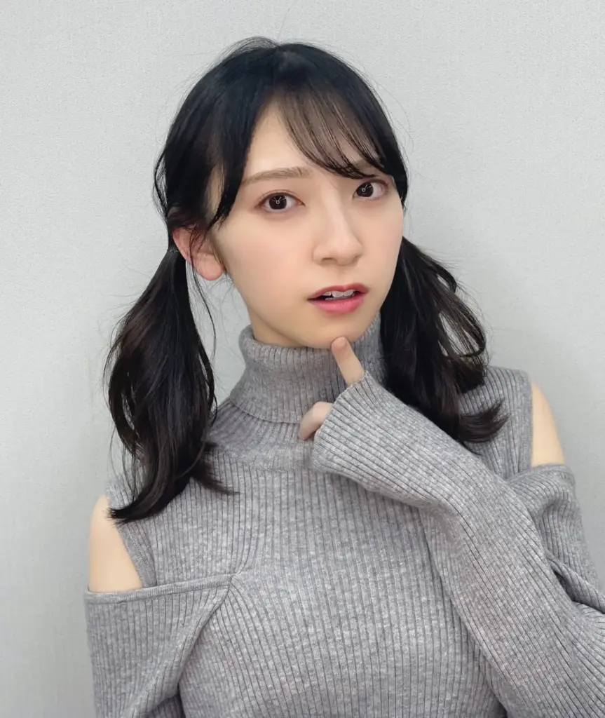 2つ結びの女性