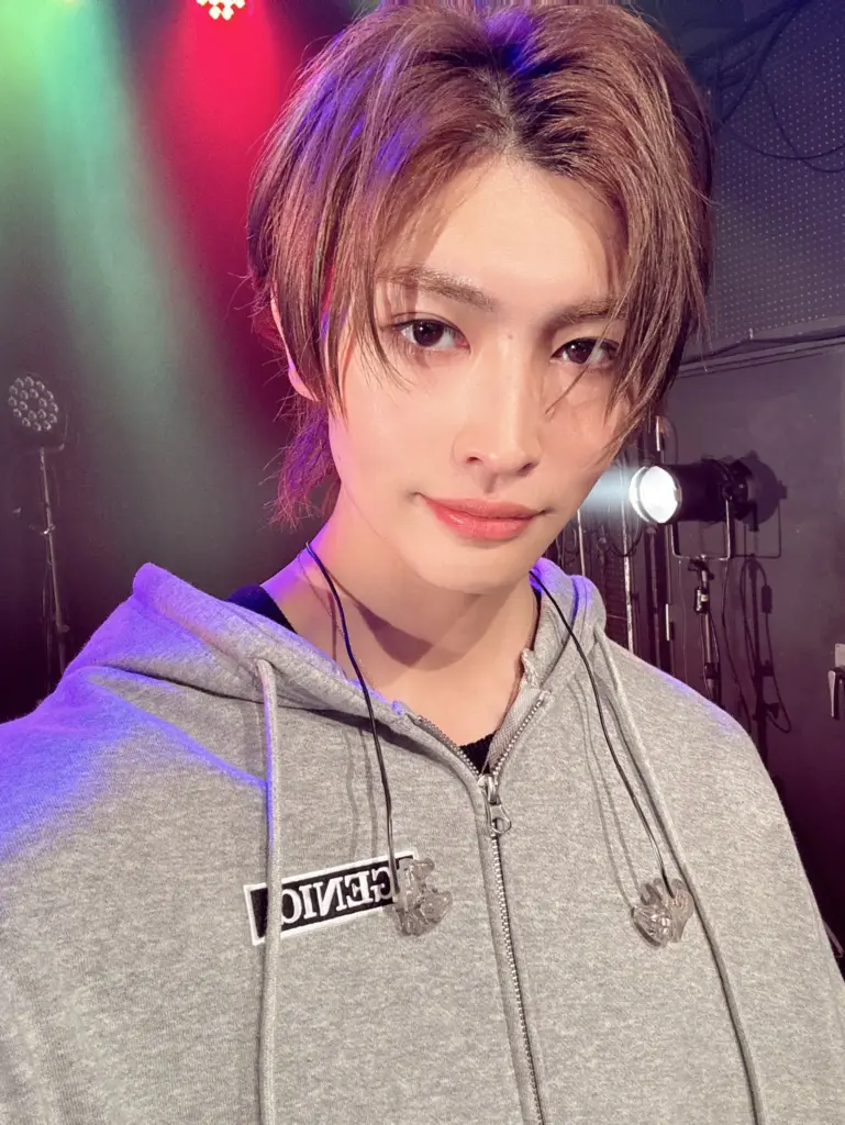 微笑む男性