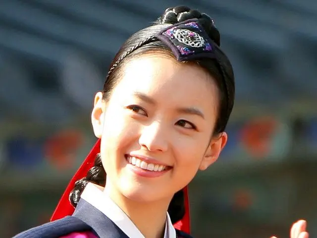 韓国衣装を着た女性