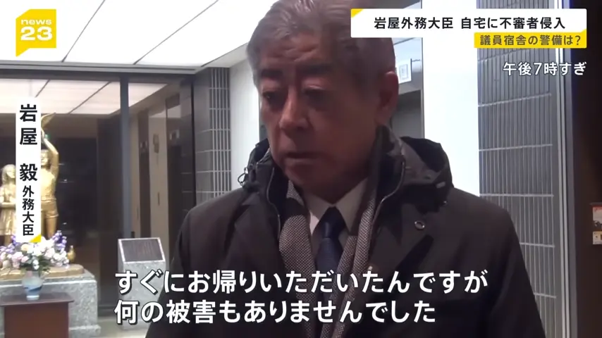 インタビューにこたえる男性