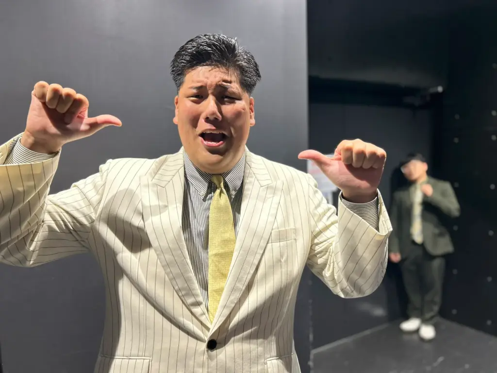 スーツを着た男性